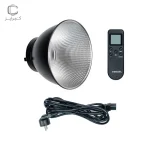 این ویدیو لایت با قدرت نور بالا و کلوین ثابت 5600 مناسب برای فیلم برداری و عکاسی است. پشت دستگاه دارای یک مانیتور جهت نمایش تنظیمات است همچنین یک ریموت کنترل قابلیت تغییر تنظیمات را از راه دور فراهم می کند. این نور استدیویی با قدر 350 وات قابلیت تنظیم نور از 10 تا 100 درصد را دارد.